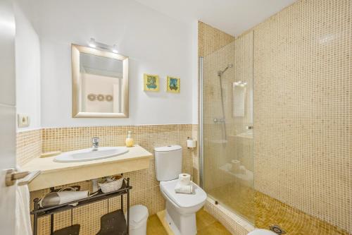 a bathroom with a toilet and a sink and a shower at Costa Africana in Vejer de la Frontera