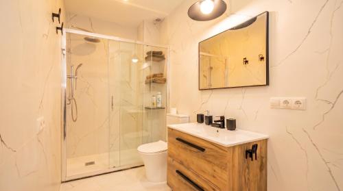 Bright Sunny 2BR Island Kitchen in Los Remedios