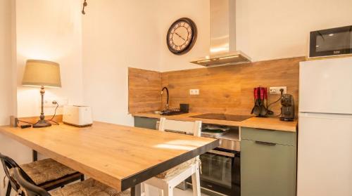 Bright Sunny 2BR Island Kitchen in Los Remedios