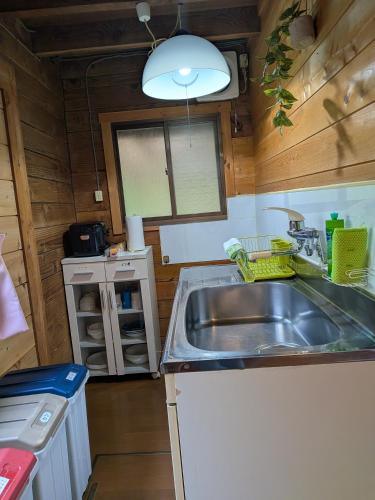 a kitchen with a sink in a tiny house at のんびれっじ つくし棟 in Anazawa
