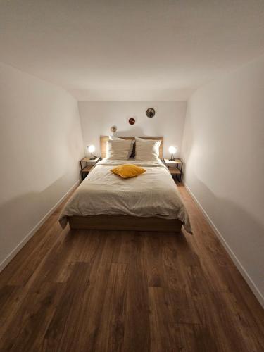 a bedroom with a bed and two lamps on two tables at L'écrin De Mouroux - Disney 20 min - Clim & Parking in Mouroux