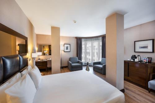 Midtown Hotel — Bedroom