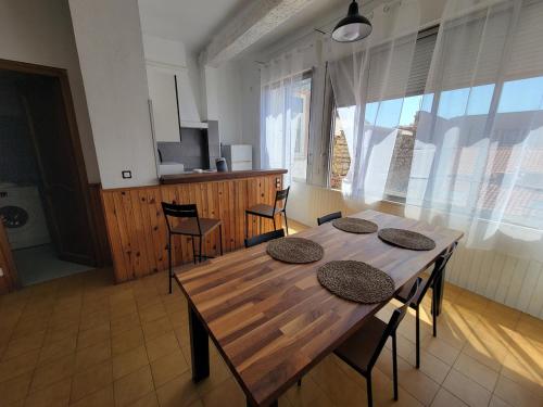 Beautiful 2 bedrooms appartment in Antibes old city
