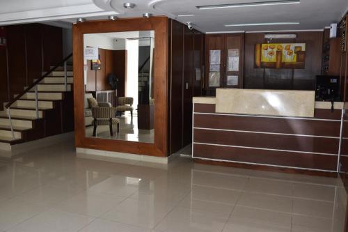 Hotel Bertiami tesisinde lobi veya resepsiyon alanı