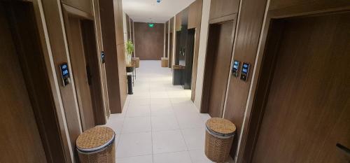 a hallway in a building with two stools in it at شقق ضيافة خاصه خدمة ذاتية in Buraydah
