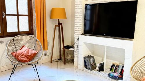 a living room with a fireplace with a tv above it at Logis de la Rue des Arts Centre historique 5 pers - Classé 3 étoiles in Blois