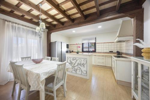 Villa la Dehesa. Solo familias.