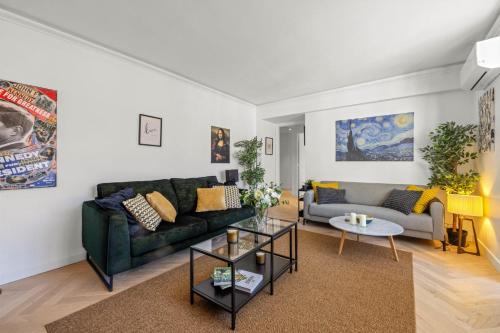 REF 1960 - Cannes Center - Croisette