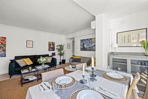 REF 1960 - Cannes Center - Croisette
