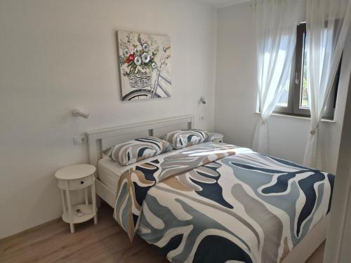 a bedroom with a bed and a window at Mareya Premium Stay in Poreč