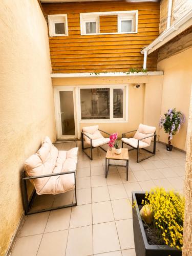 HYPER CENTRE, REMPARTS, VIEILLE VILLE , COSY, possible tout faire à pieds