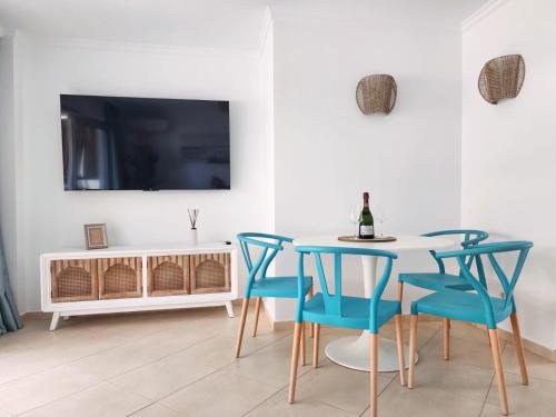 New elegant sea and pool views in Los Cristianos