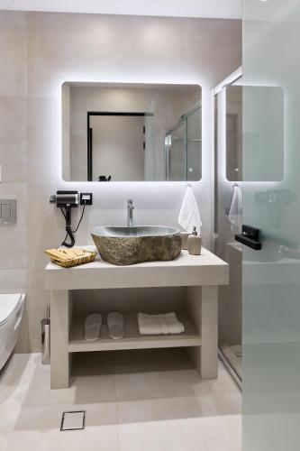 Prime Location - Moid Urban Suites