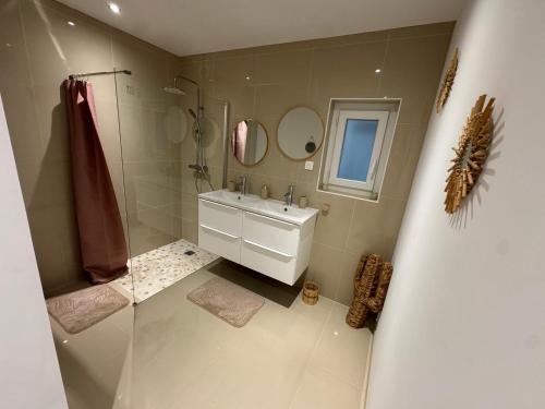 a bathroom with a sink and a mirror at Maison en campagne in Salon-de-Provence