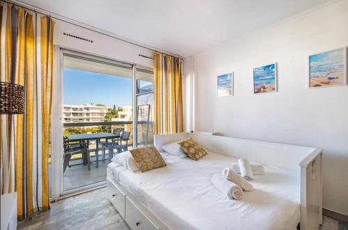 Magnifique studio Gébal climatisé vue sur mer Piscine à Juan-les-pins
