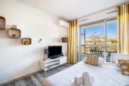 Magnifique studio Gébal climatisé vue sur mer Piscine à Juan-les-pins