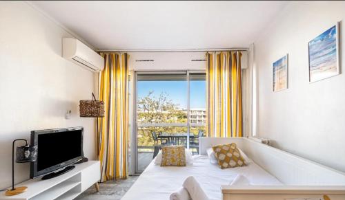 Magnifique studio Gébal climatisé vue sur mer Piscine à Juan-les-pins
