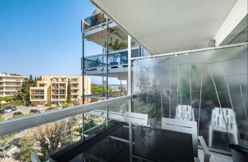 Magnifique studio Gébal climatisé vue sur mer Piscine à Juan-les-pins