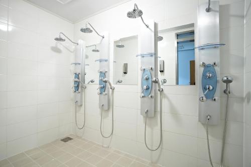 Ett badrum på HiSeoul Youthhostel