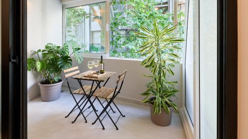 Prime Location - Moid Urban Suites