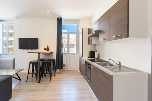 Studio Centre Cannes la bocca - 5 min des plages - WIFI Clim