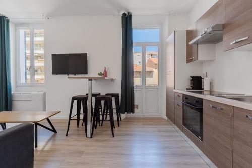 Studio Centre Cannes la bocca - 5 min des plages - WIFI Clim