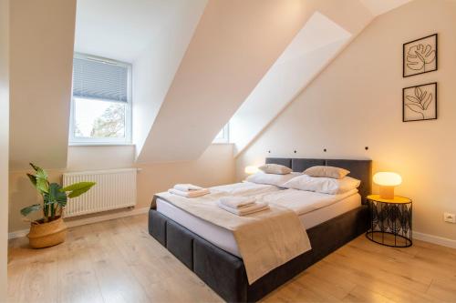 a bedroom with a large bed in a attic at Klimatyzowane Apartamenty Miedź i Miód in Bytom Odrzański