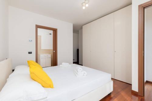 Large Duplex with private Terrace Gluck Milan