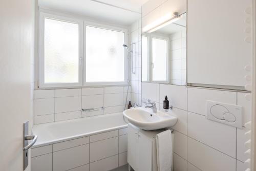 Zentrale Wohnung mit Büro und Parkplatz