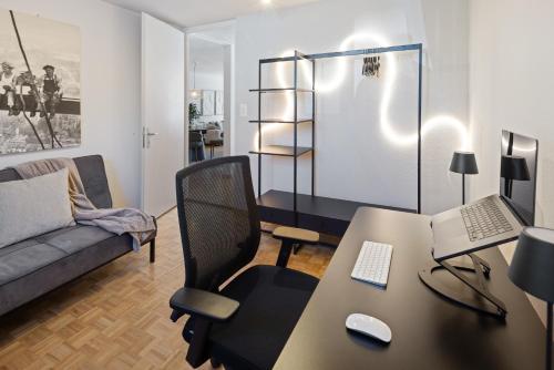 Zentrale Wohnung mit Büro und Parkplatz