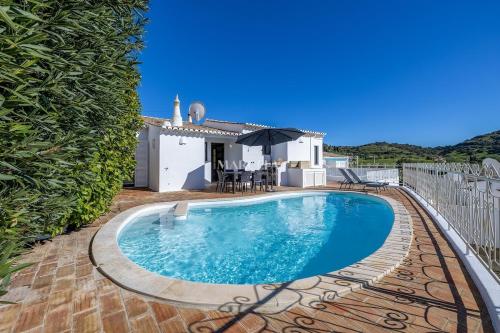 3-Bedroom Home with Pool, Monte São Pedro -Luz