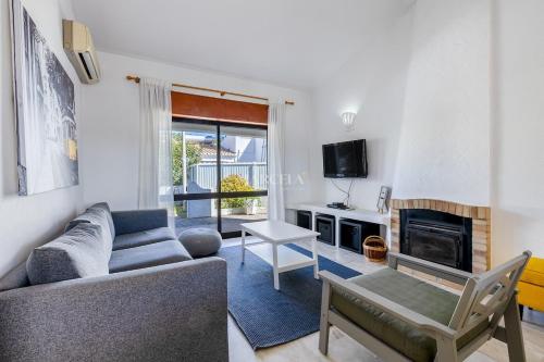 3-Bedroom Home with Pool, Monte São Pedro -Luz