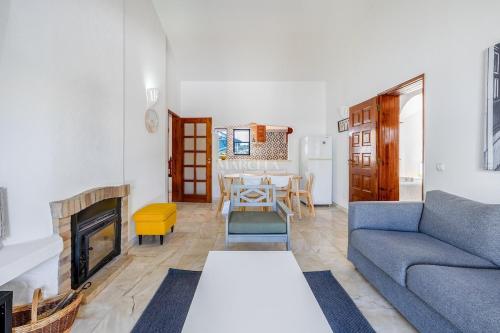 3-Bedroom Home with Pool, Monte São Pedro -Luz