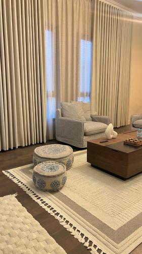 a living room with a couch and a coffee table at جناح ريفي in Al Yamāmah