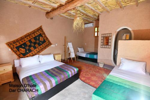 a bedroom with two beds in a room at Maison d hôtes Dar Charach in Ouarzazate