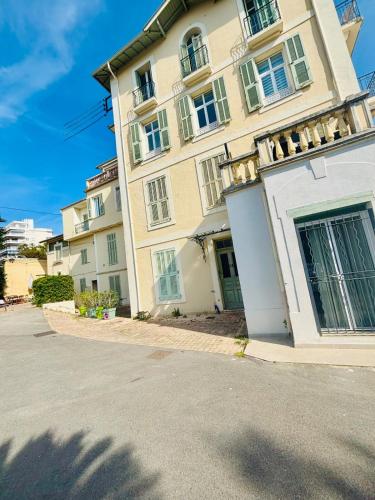 Appartement near Rue d Antibes
