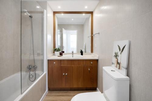 Private Parking 2BR Ensuite 3 Baths 5 min Metro