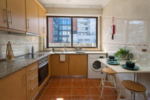 Private Parking 2BR Ensuite 3 Baths 5 min Metro