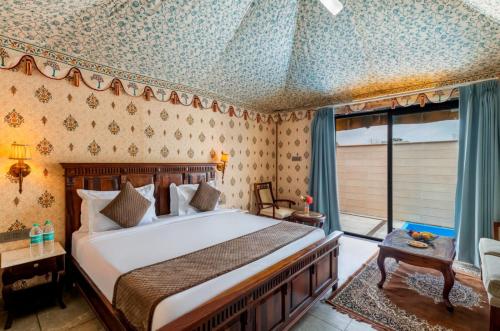 a bedroom with a bed in a room at Bijainagar Fort in Jāmb
