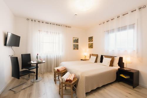 B&B GoldRain