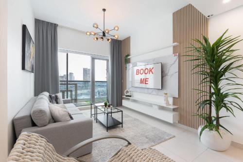 Free housekeeping visits during your stay - StayShort - Modern 1BR in Prime Business Bay 4 Guests