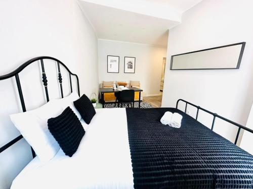 Lisbon Orange House - Modern Two-Bedroom Apartment RC D