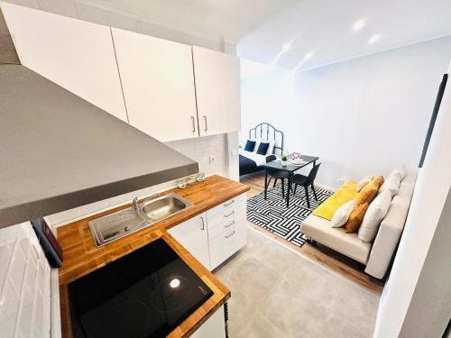 Lisbon Orange House - Modern Two-Bedroom Apartment RC D