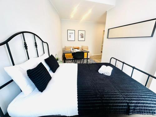 Lisbon Orange House - Modern Two-Bedroom Apartment RC D