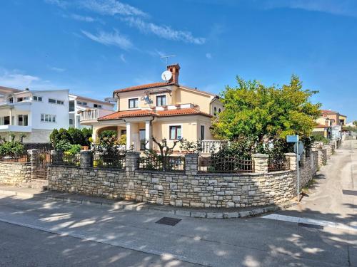 Apartment Villa Teuta-1 by Interhome