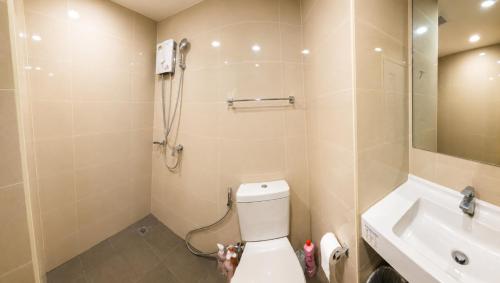 a bathroom with a toilet and a sink at Lucky 98 Sky Stay in Bang Phli