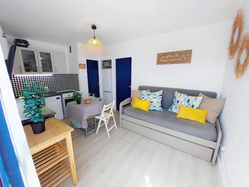 Apartment Les Supers Marines-2 by Interhome