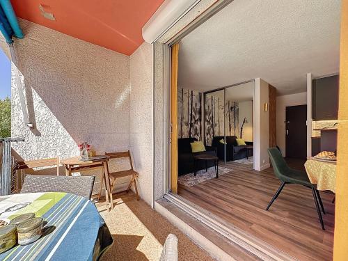 Studio ISIS II by Interhome