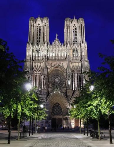 Hyper centre ville de Reims avec parking