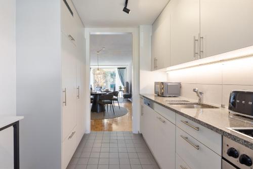 Zentrale Wohnung mit Büro und Parkplatz